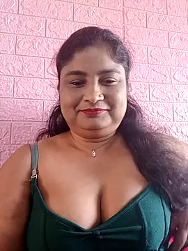 Snapshot of hornyriyanka chatting on 09/18/25, 02:02 hornyriyanka online show from 09/18/25, 02:02