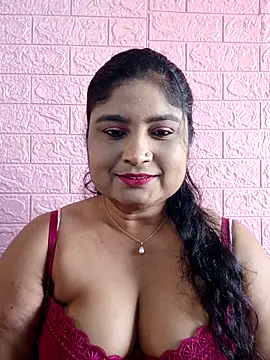 Snapshot of hornyriyanka chatting on 11/10/25, 02:43 hornyriyanka online show from 11/10/25, 02:43