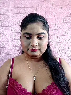 Snapshot of hornyriyanka chatting on 01/13/26, 02:39 hornyriyanka online show from 01/13/26, 02:39