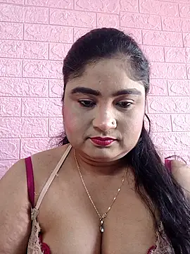 Snapshot of hornyriyanka chatting on 01/19/26, 02:48 hornyriyanka online show from 01/19/26, 02:48