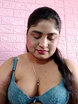 Snapshot of hornyriyanka chatting on 02/13/26, 02:51 hornyriyanka online show from 02/13/26, 02:51