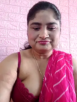 Snapshot of hornyriyanka chatting on 02/15/26, 03:03 hornyriyanka online show from 02/15/26, 03:03