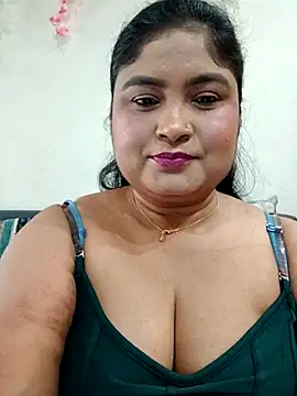 Snapshot of hornyriyanka chatting on 05/13/26, 02:42 hornyriyanka online show from 05/13/26, 02:42