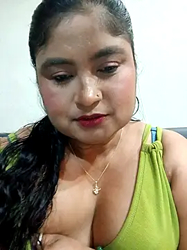 Snapshot of hornyriyanka chatting on 06/10/26, 02:23 hornyriyanka online show from 06/10/26, 02:23