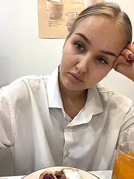 CandyVice online show from 11/06/25, 05:03