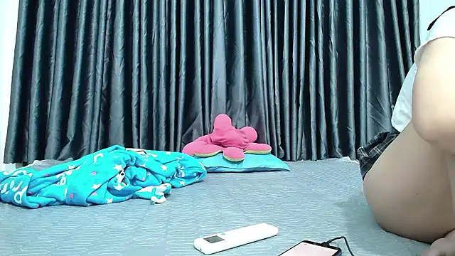 Snapshot of Grass_99 chatting on 11/19/25, 04:34 Grass 99 online show from 11/19/25, 04:34