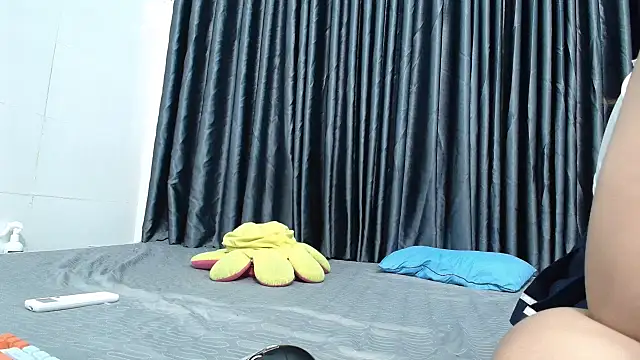 Snapshot of Grass_99 chatting on 11/25/25, 01:38 Grass 99 online show from 11/25/25, 01:38