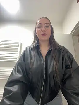 Snapshot of Kylie_Kathy chatting on 06/08/26, 01:39 Kylie Kathy online show from 06/08/26, 01:39