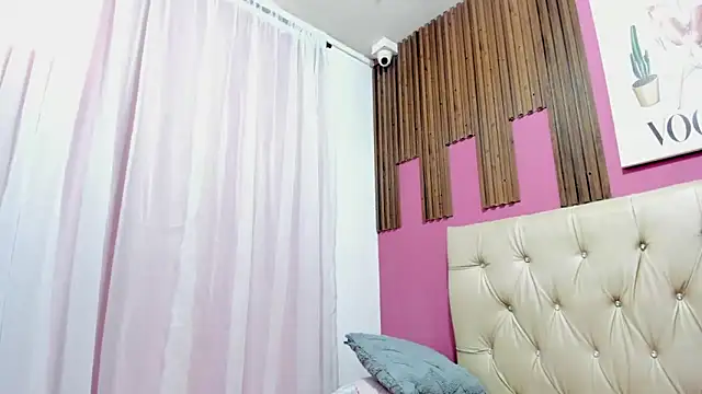 Lucia Spear online show from 11/05/25, 12:49