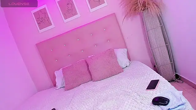 ANNIE DOLCE  online show from 10/23/25, 09:46