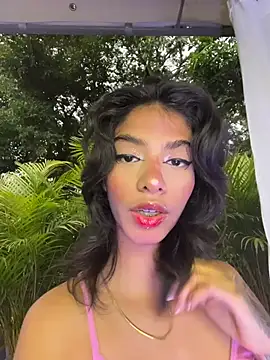 Snapshot of TweetiePieXXX chatting on 11/18/25, 10:25 TweetiePieXXX online show from 11/18/25, 10:25