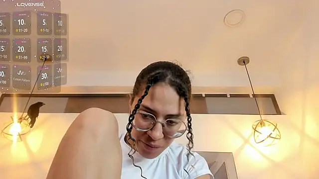 Snapshot of Hanna_Cornee_ chatting on 10/30/25, 02:29 Hanna Cornee online show from 10/30/25, 02:29