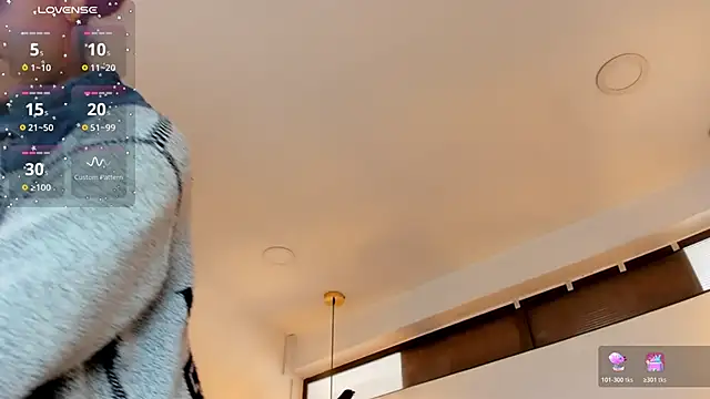 Snapshot of Hanna_Cornee_ chatting on 11/01/25, 02:08 Hanna Cornee online show from 11/01/25, 02:08