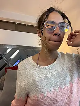 Snapshot of Hanna_Cornee_ chatting on 11/12/25, 01:33 Hanna Cornee online show from 11/12/25, 01:33