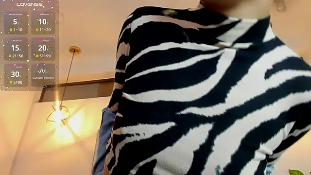 Snapshot of Hanna_Cornee_ chatting on 11/13/25, 01:10 Hanna Cornee online show from 11/13/25, 01:10