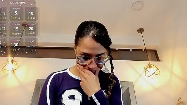 Snapshot of Hanna_Cornee_ chatting on 11/19/25, 01:33 Hanna Cornee online show from 11/19/25, 01:33