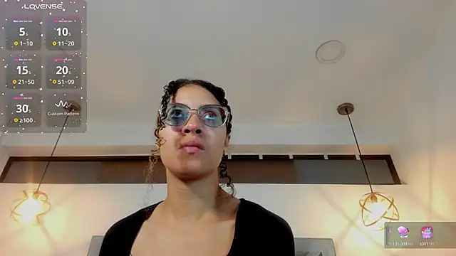 Snapshot of Hanna_Cornee_ chatting on 11/20/25, 01:44 Hanna Cornee online show from 11/20/25, 01:44