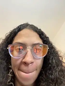 Snapshot of Hanna_Cornee_ chatting on 11/30/25, 01:15 Hanna Cornee online show from 11/30/25, 01:15