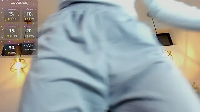 Snapshot of Hanna_Cornee_ chatting on 12/03/25, 01:42 Hanna Cornee online show from 12/03/25, 01:42