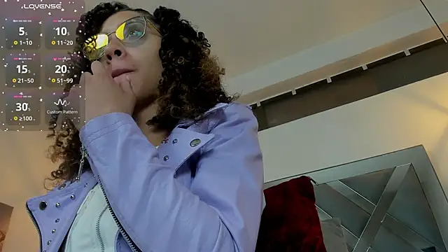 Snapshot of Hanna_Cornee_ chatting on 12/05/25, 12:14 Hanna Cornee online show from 12/05/25, 12:14