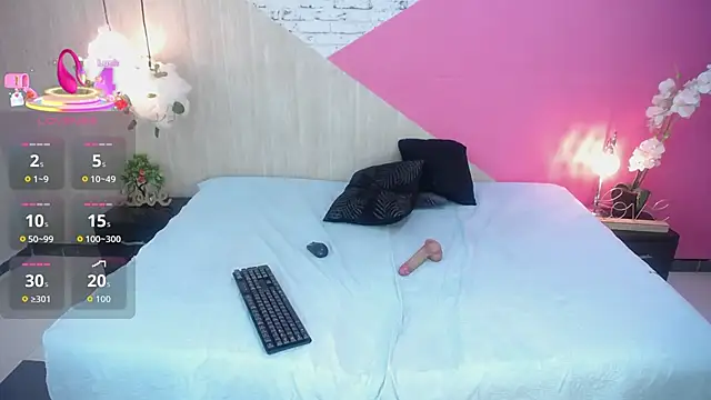 Snapshot of sophia_brunette_ chatting on 11/05/25, 11:43 sophia brunette online show from 11/05/25, 11:43