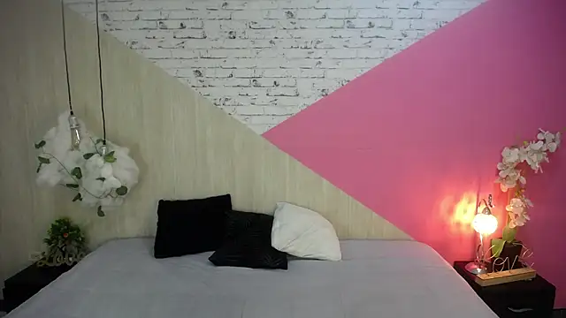 Snapshot of sophia_brunette_ chatting on 11/30/25, 11:14 sophia brunette online show from 11/30/25, 11:14