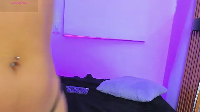 MacarenaSmith online show from 11/25/25, 11:10