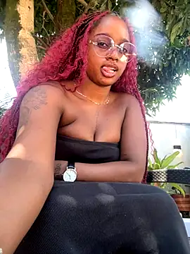 Snapshot of darle_volant chatting on 11/18/25, 04:22 darle volant online show from 11/18/25, 04:22