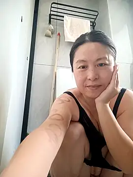 chengcheng12 online show from 10/09/25, 12:30