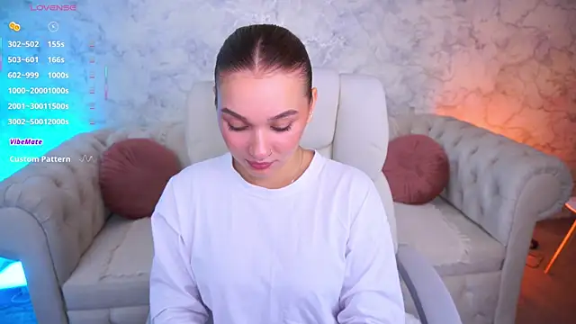 Snapshot of UrMuseOn chatting on 09/28/25, 06:19 UrMuseOn online show from 09/28/25, 06:19