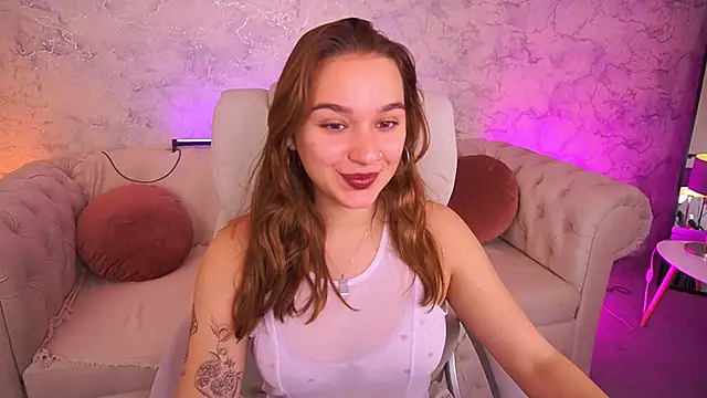 Snapshot of UrMuseOn chatting on 10/25/25, 07:05 UrMuseOn online show from 10/25/25, 07:05