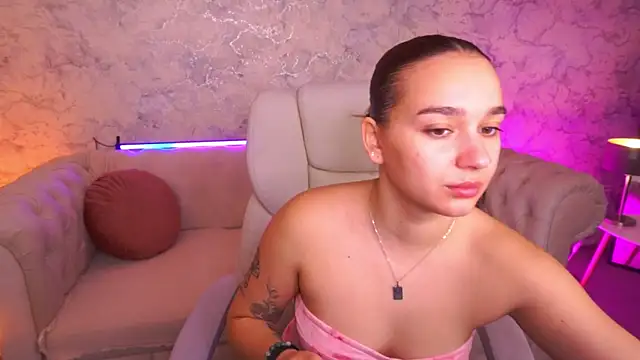 Snapshot of UrMuseOn chatting on 10/28/25, 07:56 UrMuseOn online show from 10/28/25, 07:56