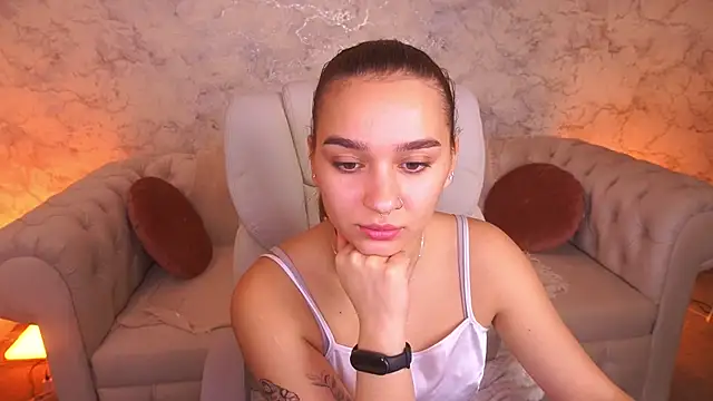 Snapshot of UrMuseOn chatting on 11/03/25, 08:04 UrMuseOn online show from 11/03/25, 08:04