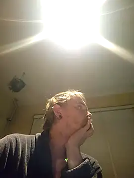 Snapshot of piercingpik chatting on 12/14/25, 05:51 piercingpik online show from 12/14/25, 05:51