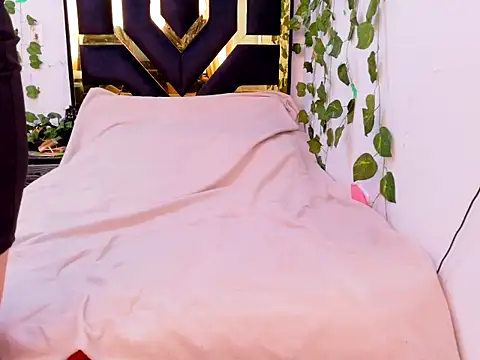 Snapshot of lucywhite13 chatting on 10/17/25, 03:14 lucywhite13 online show from 10/17/25, 03:14