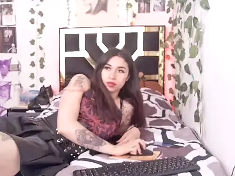 Snapshot of lucywhite13 chatting on 11/03/25, 03:13 lucywhite13 online show from 11/03/25, 03:13