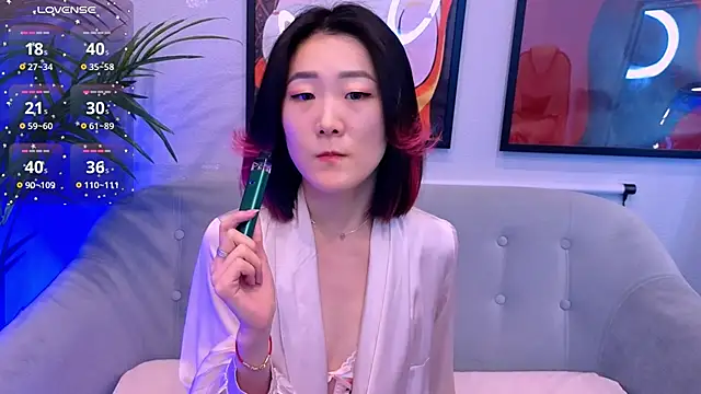 Snapshot of AikoYamada chatting on 09/30/25, 06:18 AikoYamada online show from 09/30/25, 06:18