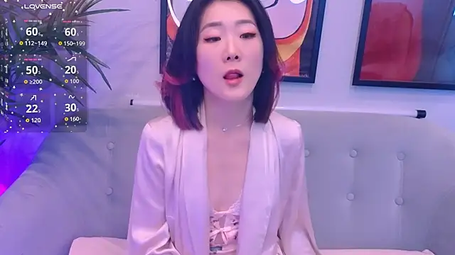 Snapshot of AikoYamada chatting on 10/18/25, 06:37 AikoYamada online show from 10/18/25, 06:37