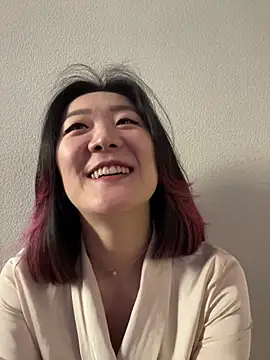 Snapshot of AikoYamada chatting on 10/19/25, 06:47 AikoYamada online show from 10/19/25, 06:47