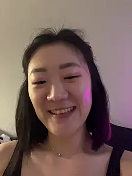 Snapshot of AikoYamada chatting on 10/28/25, 06:17 AikoYamada online show from 10/28/25, 06:17