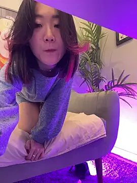 Snapshot of AikoYamada chatting on 11/04/25, 06:45 AikoYamada online show from 11/04/25, 06:45