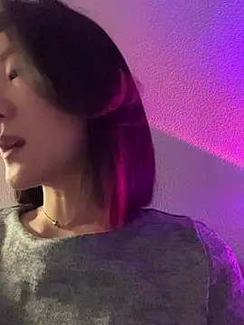 Snapshot of AikoYamada chatting on 11/11/25, 05:51 AikoYamada online show from 11/11/25, 05:51