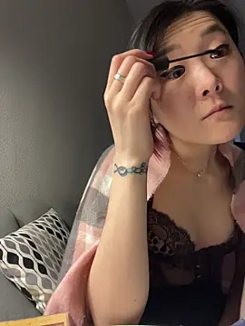 Snapshot of AikoYamada chatting on 11/14/25, 05:28 AikoYamada online show from 11/14/25, 05:28