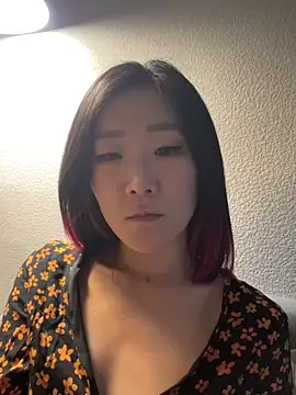 Snapshot of AikoYamada chatting on 11/21/25, 06:34 AikoYamada online show from 11/21/25, 06:34