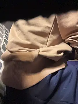 Snapshot of AikoYamada chatting on 11/22/25, 05:28 AikoYamada online show from 11/22/25, 05:28