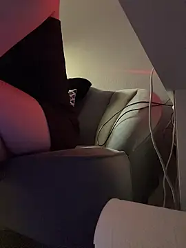 Snapshot of AikoYamada chatting on 11/25/25, 06:13 AikoYamada online show from 11/25/25, 06:13