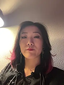 Snapshot of AikoYamada chatting on 11/30/25, 06:28 AikoYamada online show from 11/30/25, 06:28