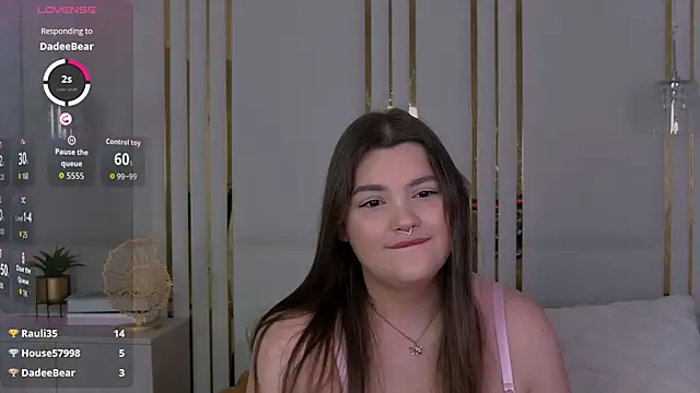 Snapshot of EmilyHyde chatting on 10/09/25, 09:02 EmilyHyde online show from 10/09/25, 09:02