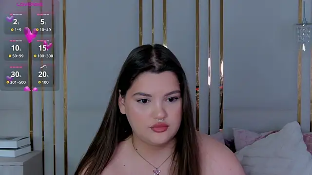 Snapshot of EmilyHyde chatting on 10/22/25, 03:45 EmilyHyde online show from 10/22/25, 03:45