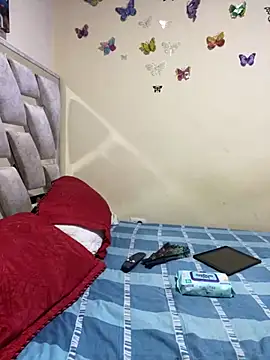 Snapshot of Vliacoooper2 chatting on 10/15/25, 09:42 Vliacoooper2 online show from 10/15/25, 09:42